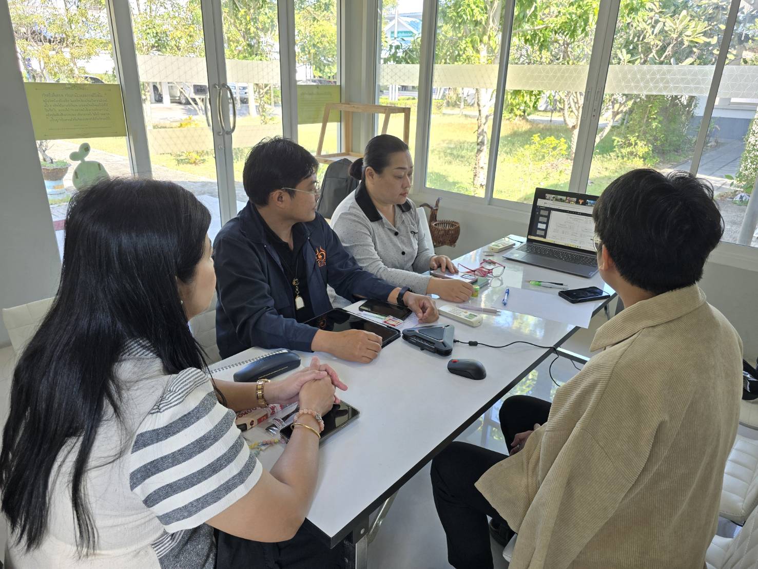 title - ส.ป.ก.เพชรบุรี ร่วมประชุมเพื่อสร้างความเข้าใจในการดำเนินโครงการและให้คำชี้แจงเกี่ยวกับการรวบรวมการเก็บข้อมูลเพื่อใช้ในการจัดทำแผนการกำหนดตำแหน่ง